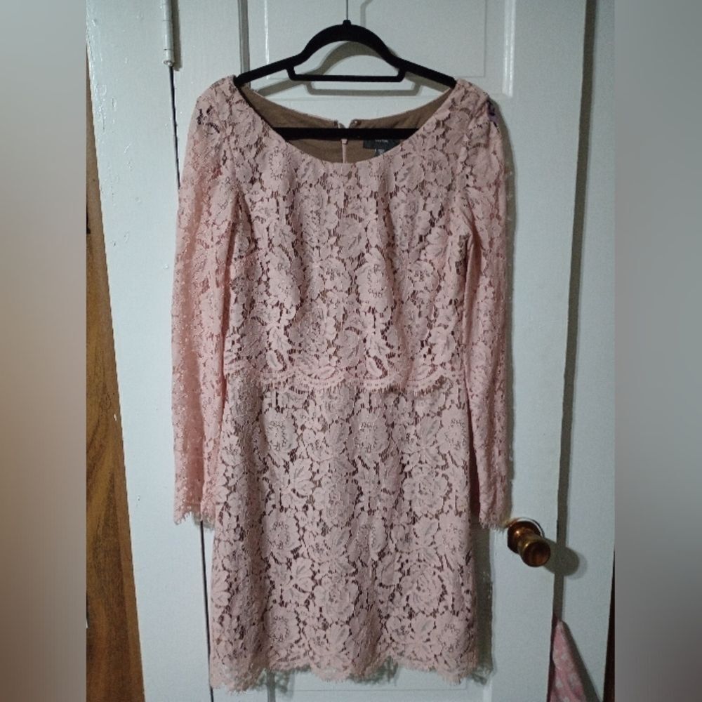 Vera Wang size 8 pink lace dress